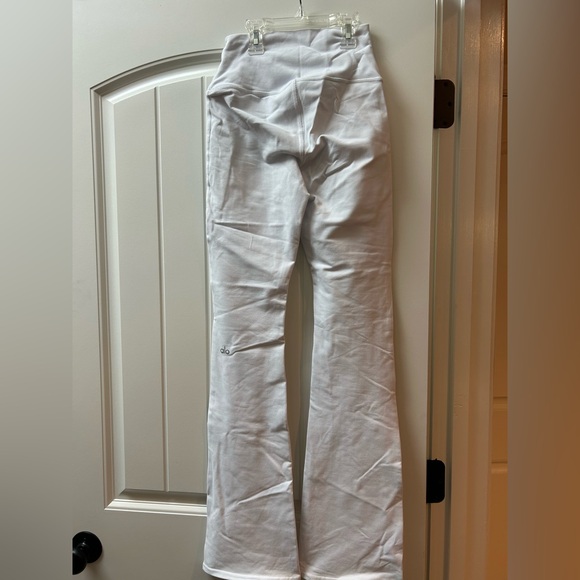 White Flared Alo Yoga Pants - Picture 2 of 3